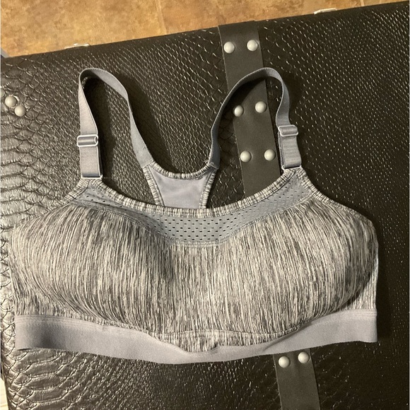 Champion Other - CHAMPION max support sport bra. Size large. NWOT Black and gray